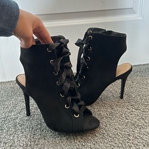 NWT lace up heeled booties